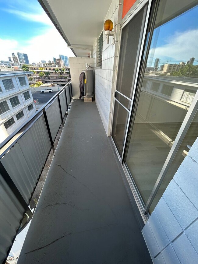 Building Photo - Available on 8/1/25, 620 soft, 2 bedrooms,...