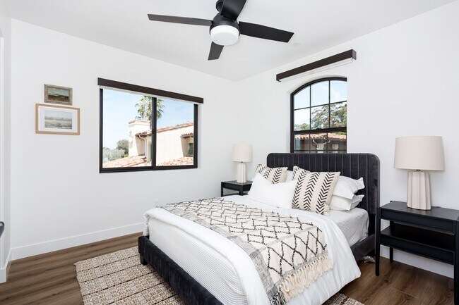 Building Photo - 2610-2612 Juan Street