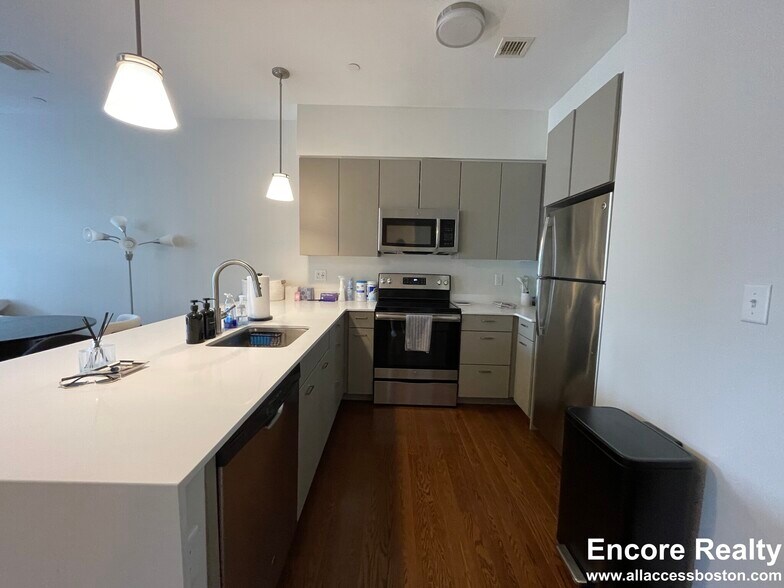 Building Photo - 455 Harvard St