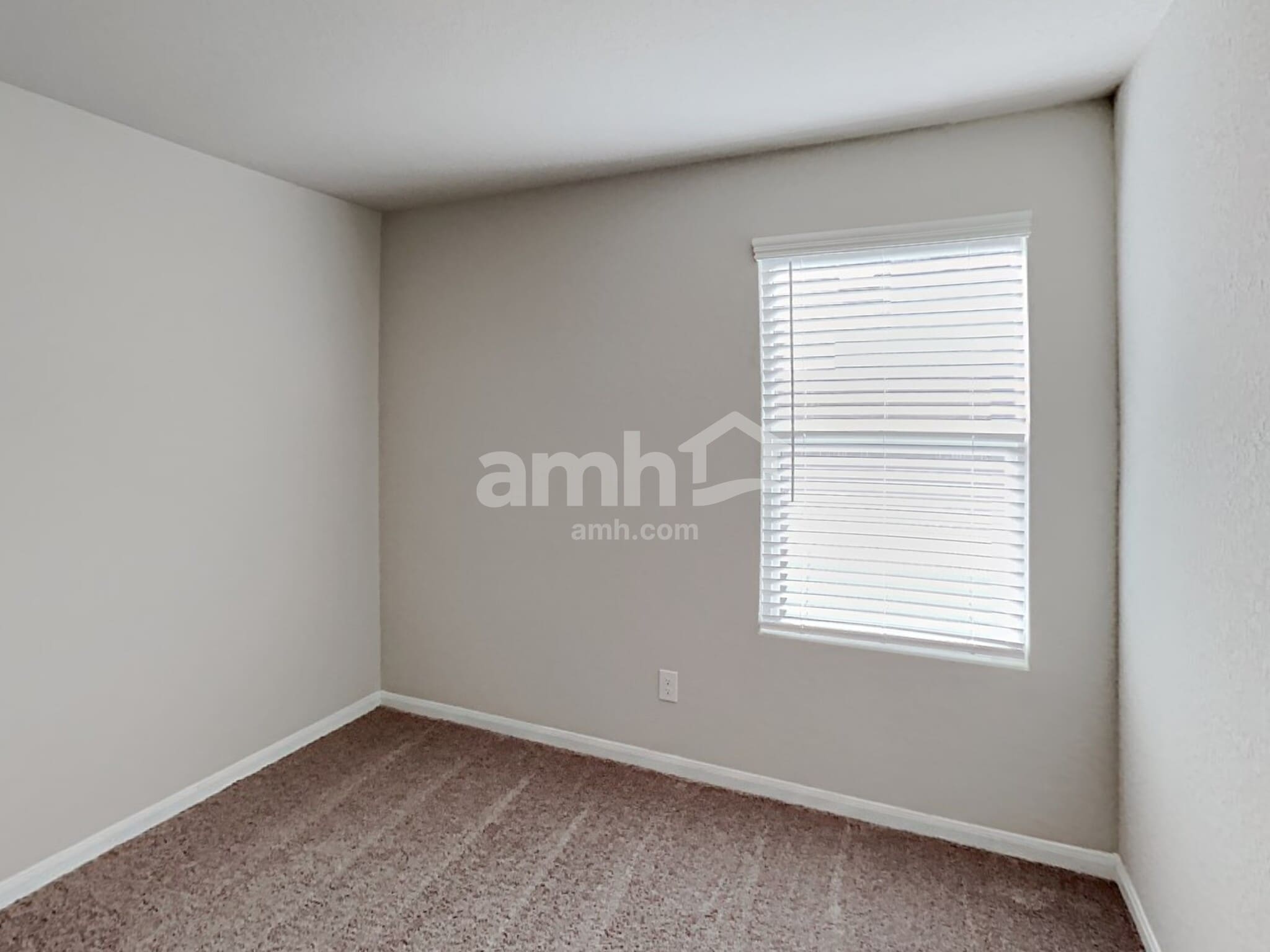 Building Photo - 9978 Sarrebourg St