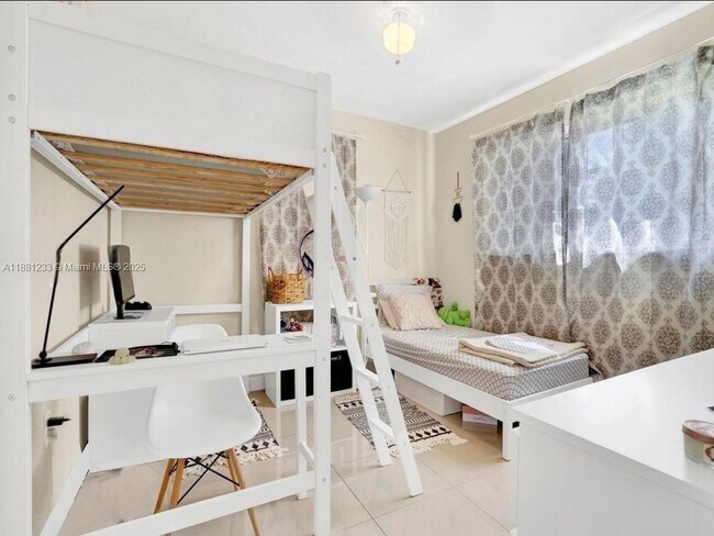 Building Photo - 6930 SW 12th St