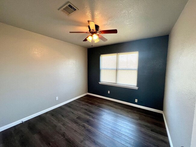 Building Photo - FOR LEASE! 3 Bedrooms, 1.5 Baths, 1 Car Garage with a HUGE Backyard