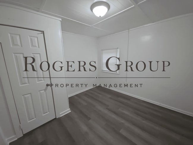 Building Photo - 912 Water St