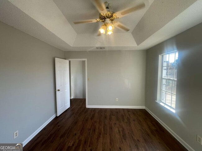 Building Photo - 6387 Seths Way