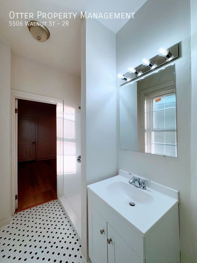 Building Photo - Charming Studio in Philadelphia with Conve...