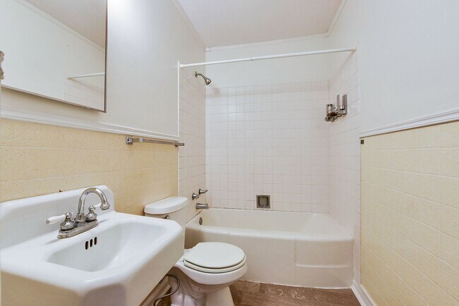Building Photo - 3 Bed, 2 Bath Home in the Saint Streets!