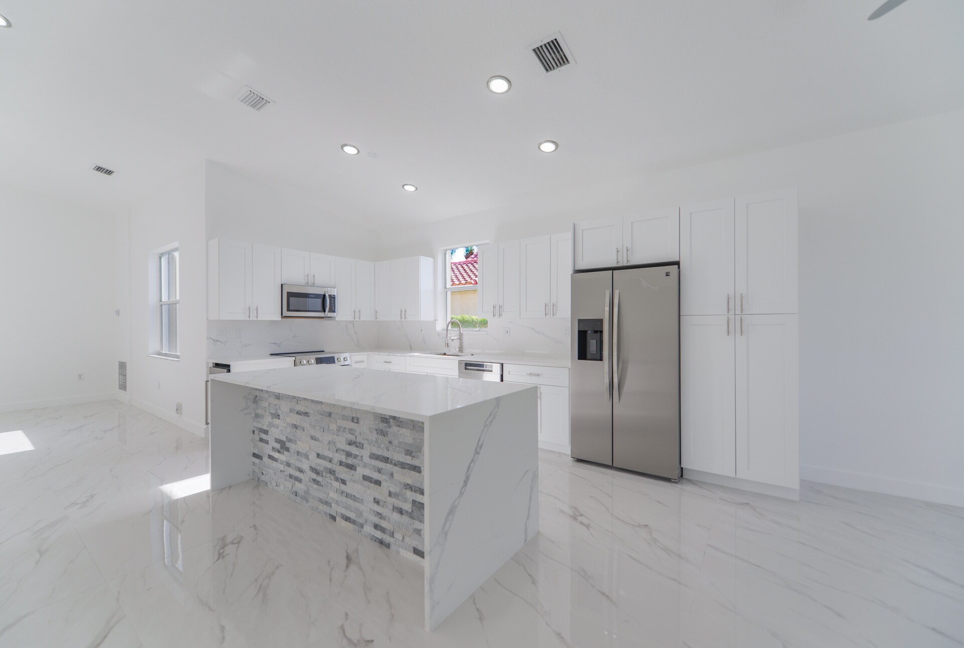 Building Photo - 5290 SW 134th Ave