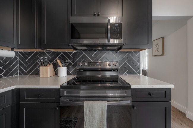 Building Photo - 2400 34th Ave N