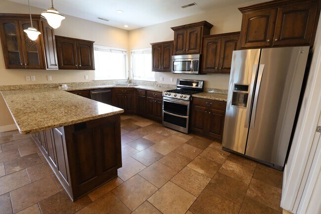 Building Photo - Large Pet Friendly House in the Foothills of Provo