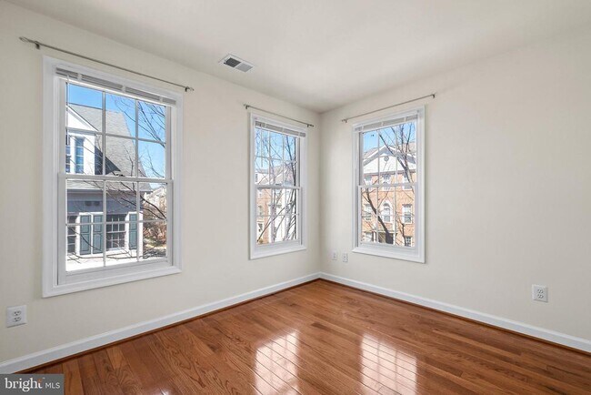 Building Photo - 8831 Ashgrove House Ln