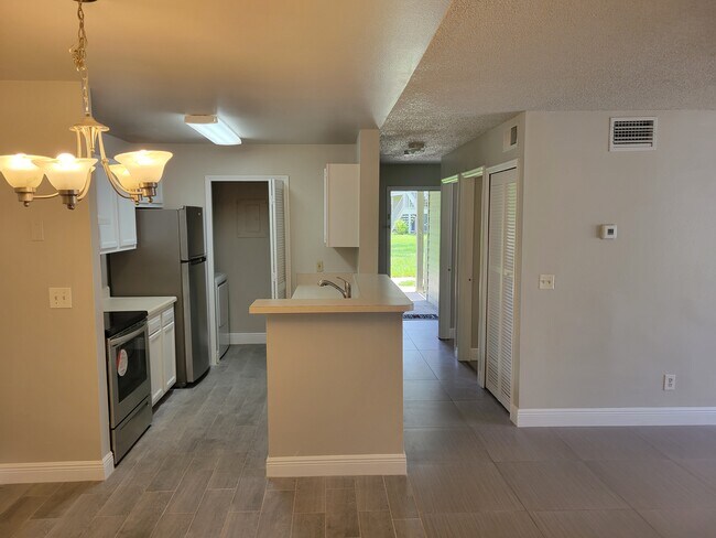 Building Photo - 6130 Westgate Dr