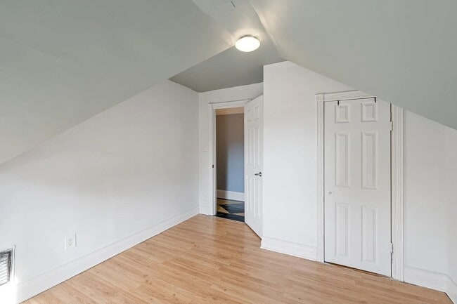 Building Photo - Magnificent, Beautifully UPDATED, 3 Bedroo...