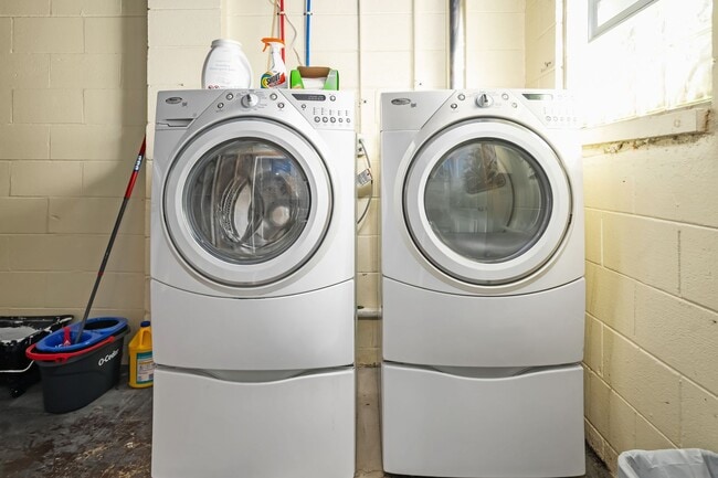 Building Photo - Beautiful 4 Bedroom in Short North