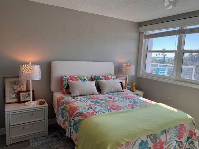 Building Photo - 33 S Gulfstream Ave