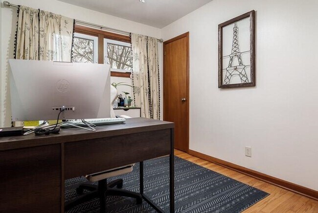 Building Photo - 3 Bedroom 2 Bathroom Home in Turner School District