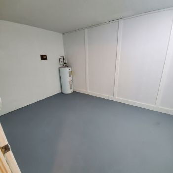 Building Photo - Duplex with 2bedrooms & another room that could be 3rd bedroom or office den space.