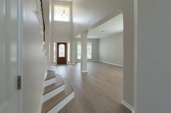 Building Photo - 2102 Monticello Ct