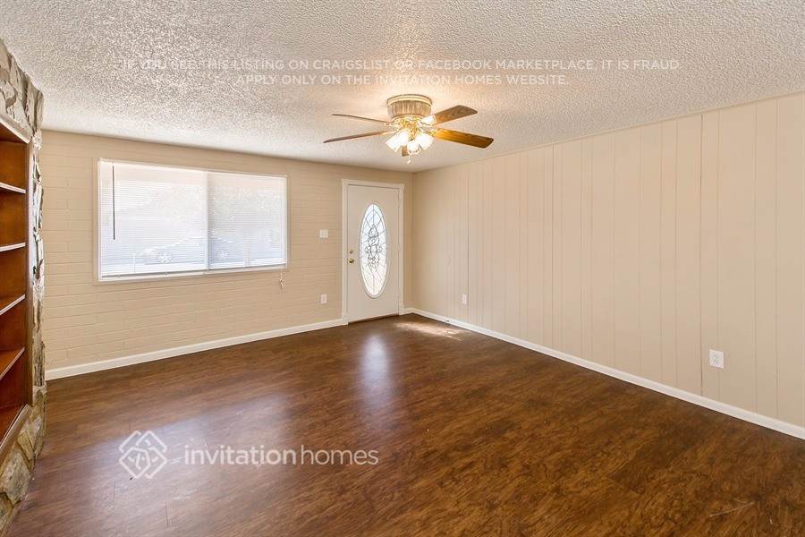 Building Photo - 7250 W Glenrosa Ave