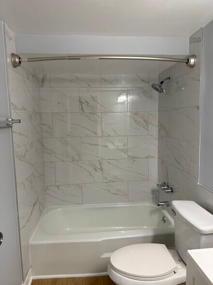 Building Photo - 300 S Roselle Rd