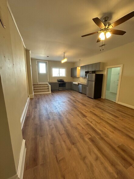 Building Photo - 205 N Sibley Ave
