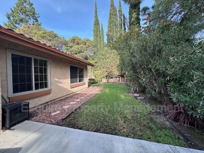 Building Photo - 1038 Green Lawn Ave