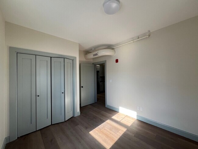 Building Photo - 160 Seabury St