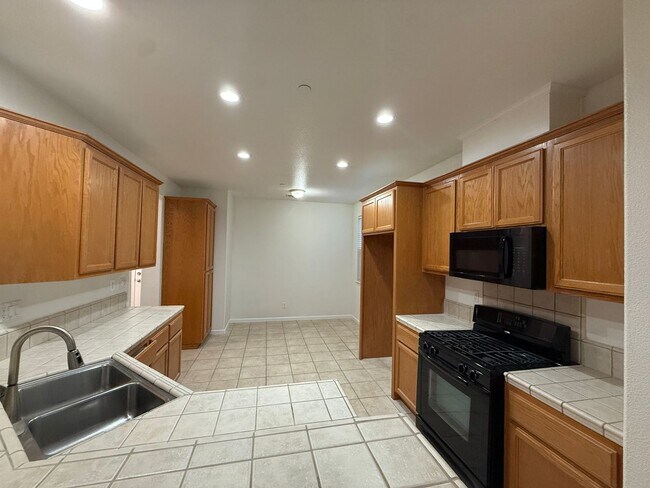 Building Photo - 133 Summertime Ln