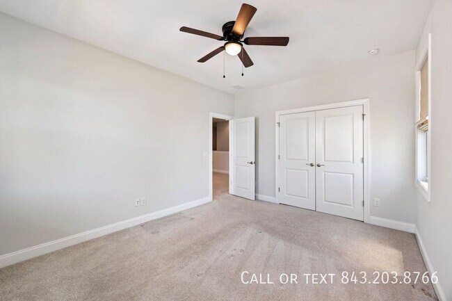 Building Photo - 2219 Midden Dr
