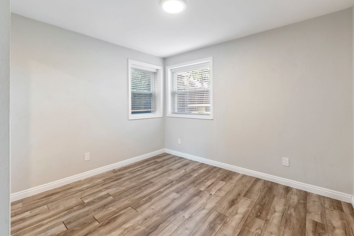 Building Photo - 744 Onarga Ave