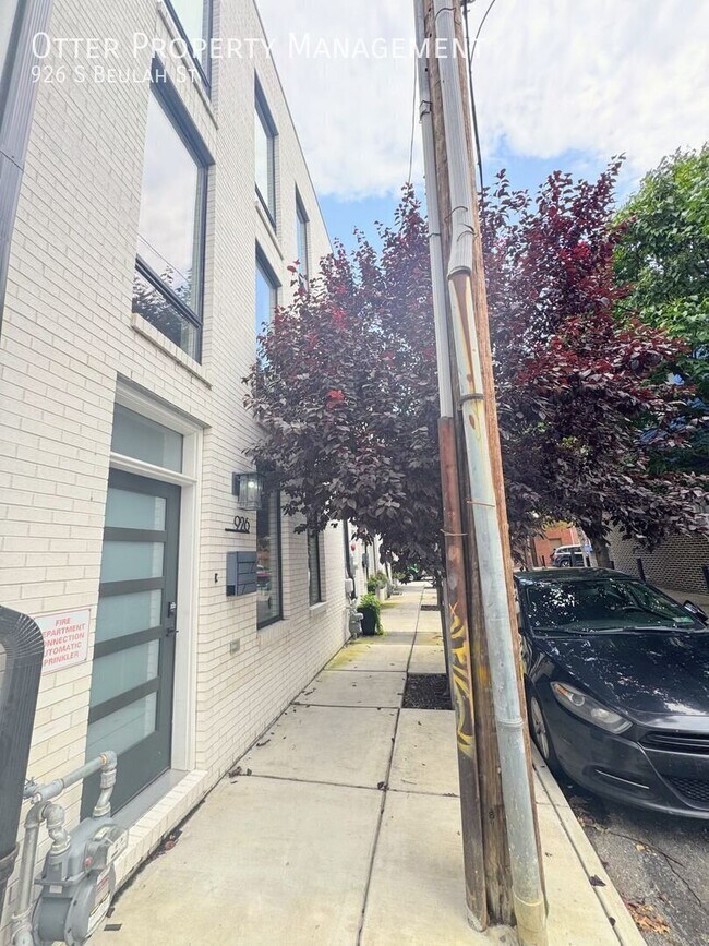 Building Photo - 926 S Beulah St