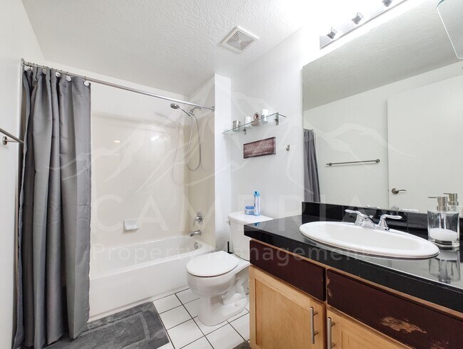 Building Photo - 4340 S Highland Dr