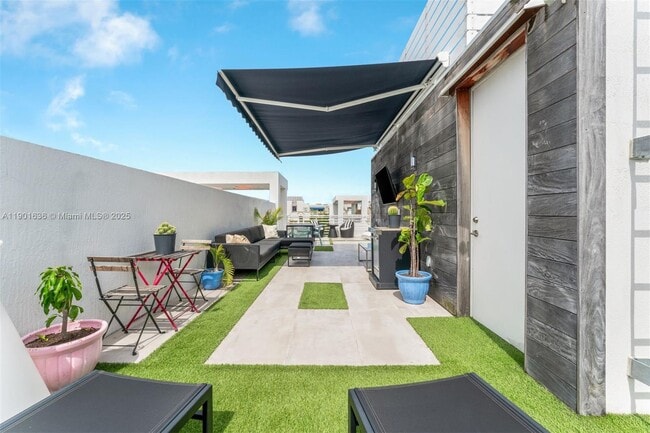 Building Photo - 455 NE 39th St