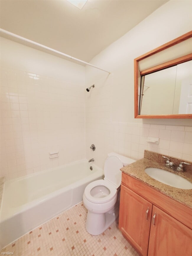 Building Photo - 1 br, 1 bath Condo - 27 Oak St Apt 12