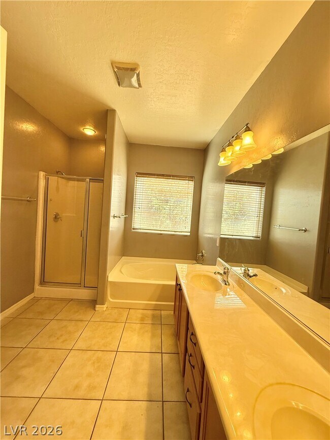 Building Photo - 3989 Spanish Barb St