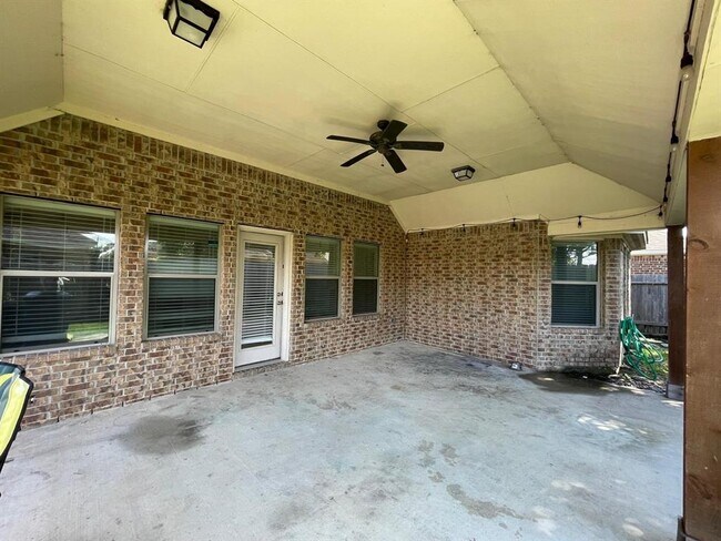Building Photo - 26503 Grey Sparrow Dr