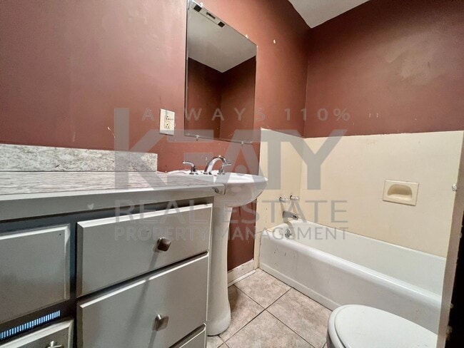 Building Photo - COMING SOON! 3 Bedroom, 2 Bathroom Home of...