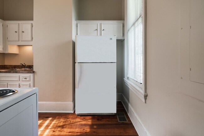 Building Photo - Lilac House