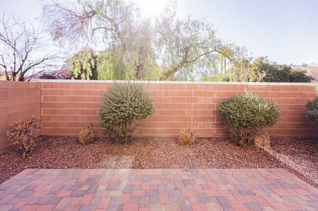 Building Photo - Beautiful 2 story Home