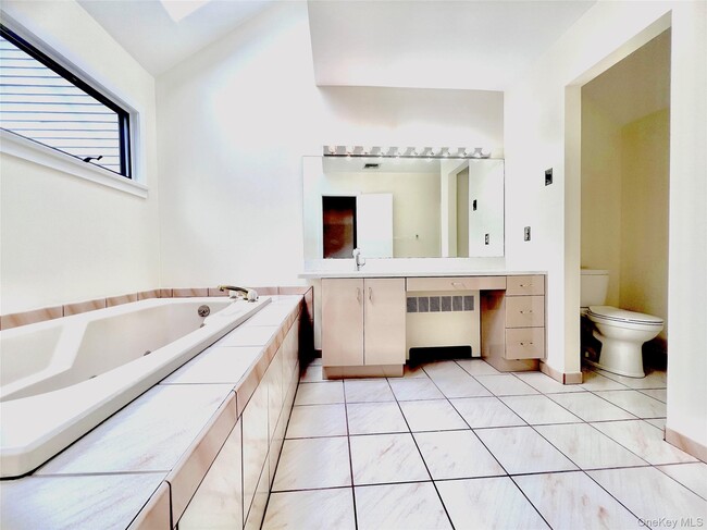 Building Photo - 15 Evon Ct