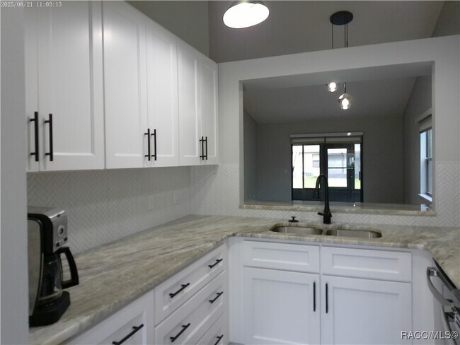 Building Photo - 1870 Arrowwood Ln