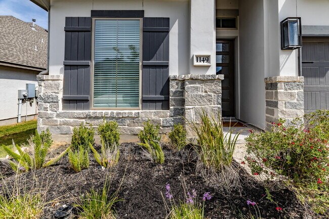 Building Photo - 1149 Cadogan Squire