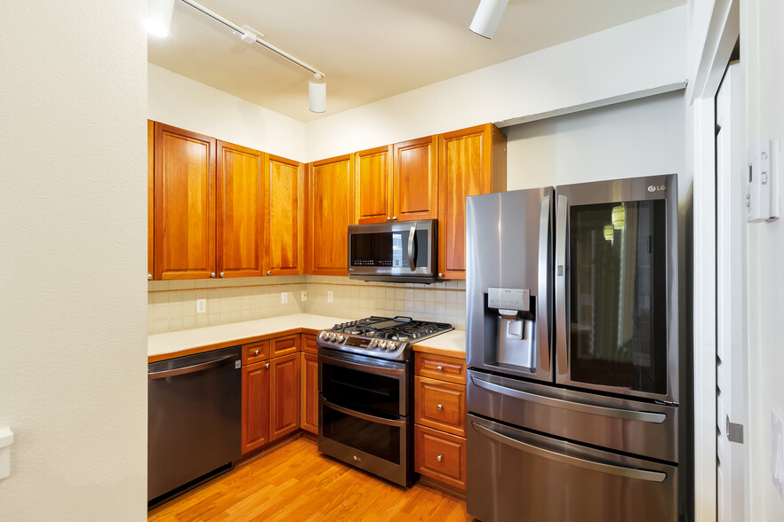 Building Photo - 108 2nd Ave S