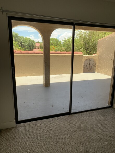 Building Photo - 3926 Estepona Ave