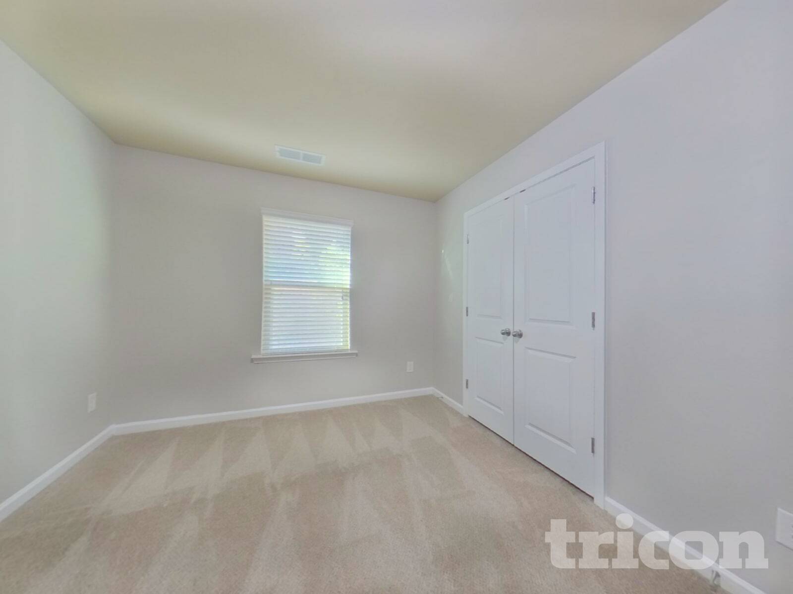 Building Photo - 3303 Lowland Dr