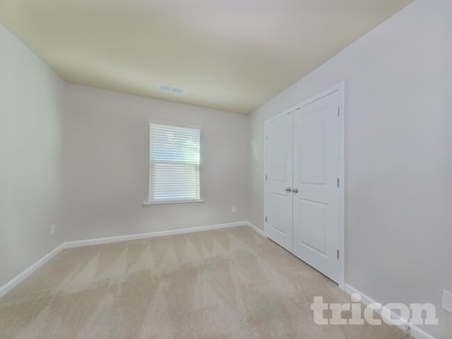 Building Photo - 3303 Lowland Dr