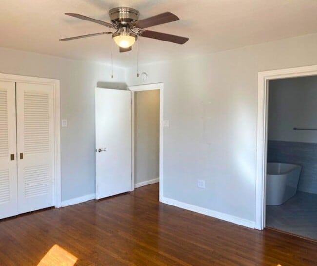 Building Photo - 3601 E Brookview Dr