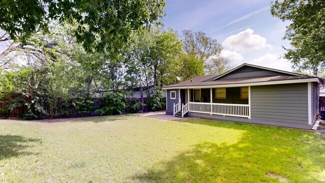 Building Photo - REMODELED HOME READY FOR YOU