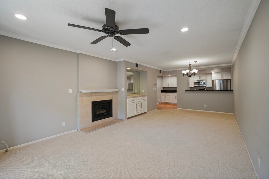 Building Photo - 15231 Magnolia Blvd