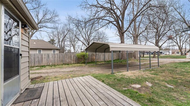Building Photo - 309 N 3rd St