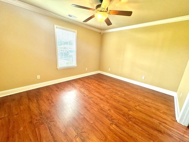 Building Photo - 3 bedroom 2 bath home. Walk to Ardmore Hig...